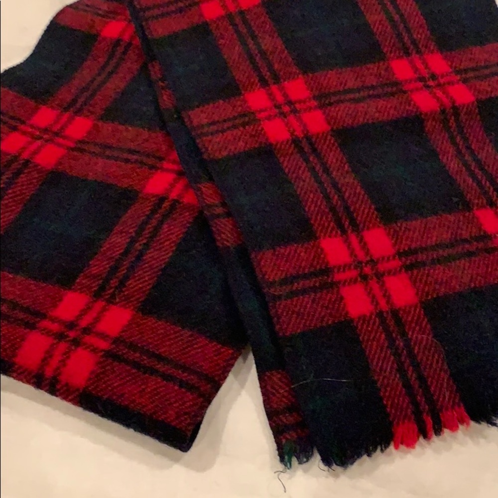 Ladies scarf.